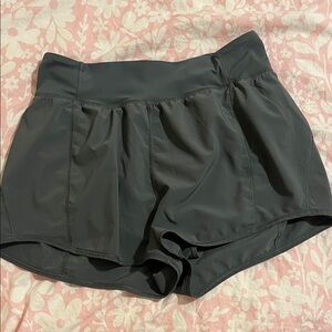 Fast and Free High-Rise Classic-Fit
Split Short 3"